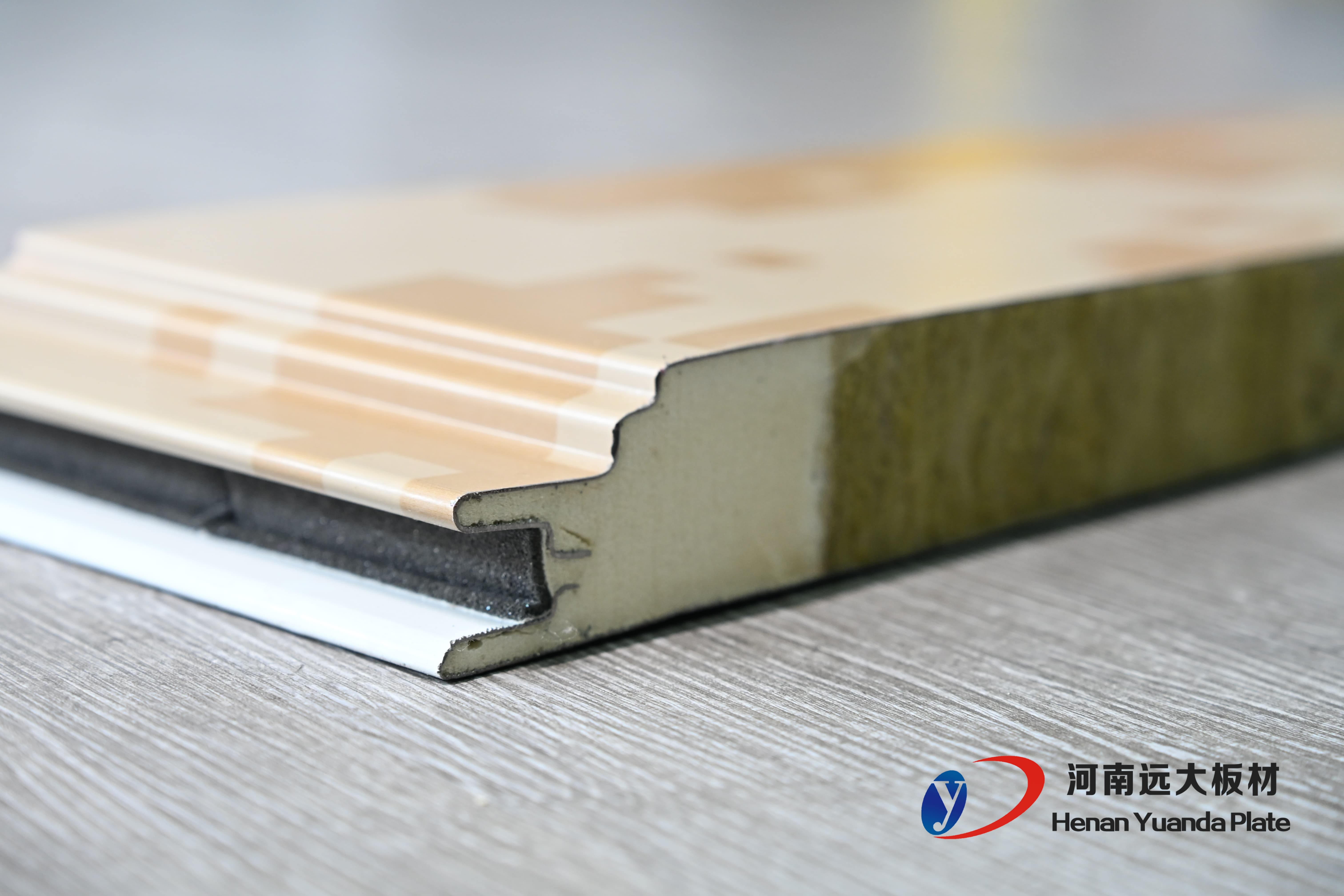 解決傳統(tǒng)巖棉板痛點(diǎn)！河南遠(yuǎn)大聚氨酯封邊巖棉板為建筑外墻注入“強(qiáng)心劑”(圖1)