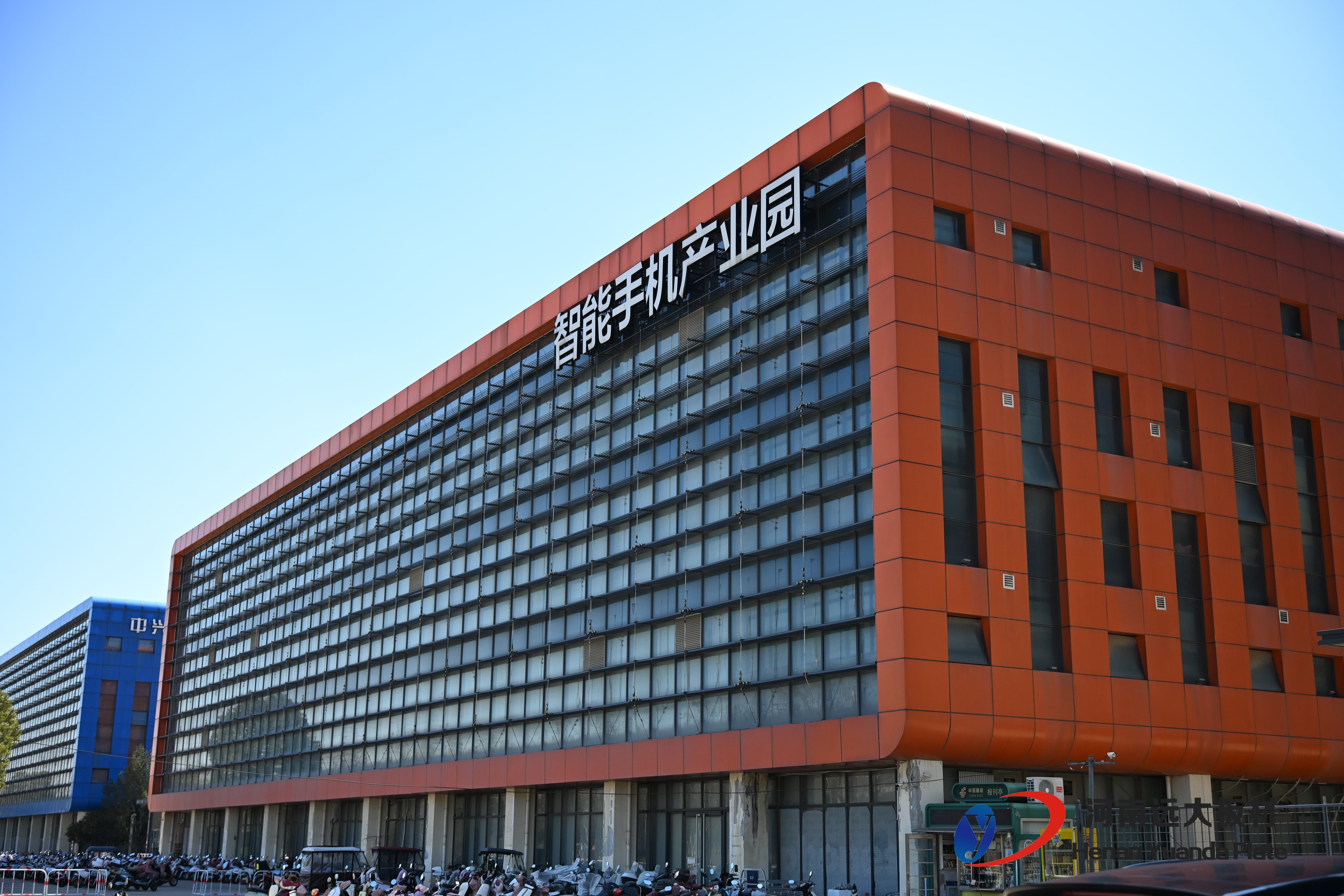 核心技術揭秘：為何我們的巖棉夾芯板十年不松馳？(圖1)